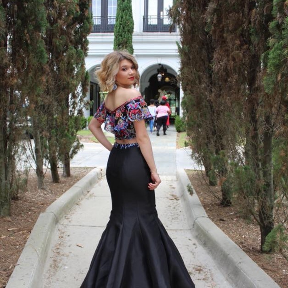Prom dress - Picture 3 of 6